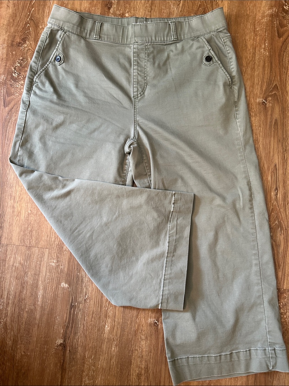 Terra & Sky Olive Green flair leg capris